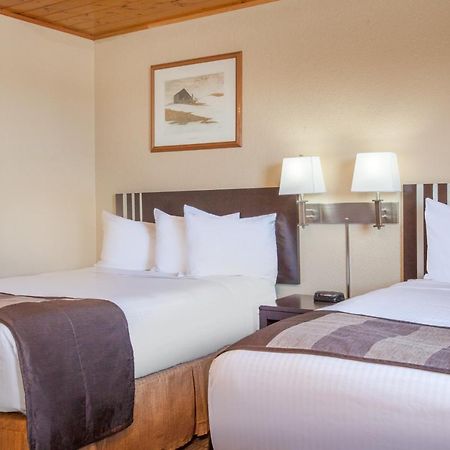 Econo Lodge Inn & Suites Medicine Hat Bagian luar foto