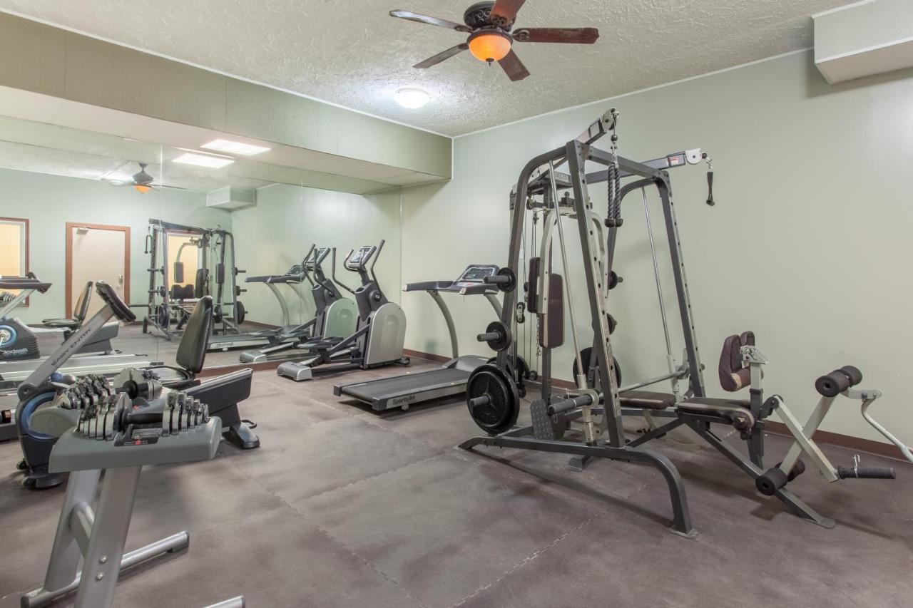 Econo Lodge Inn & Suites Medicine Hat Bagian luar foto