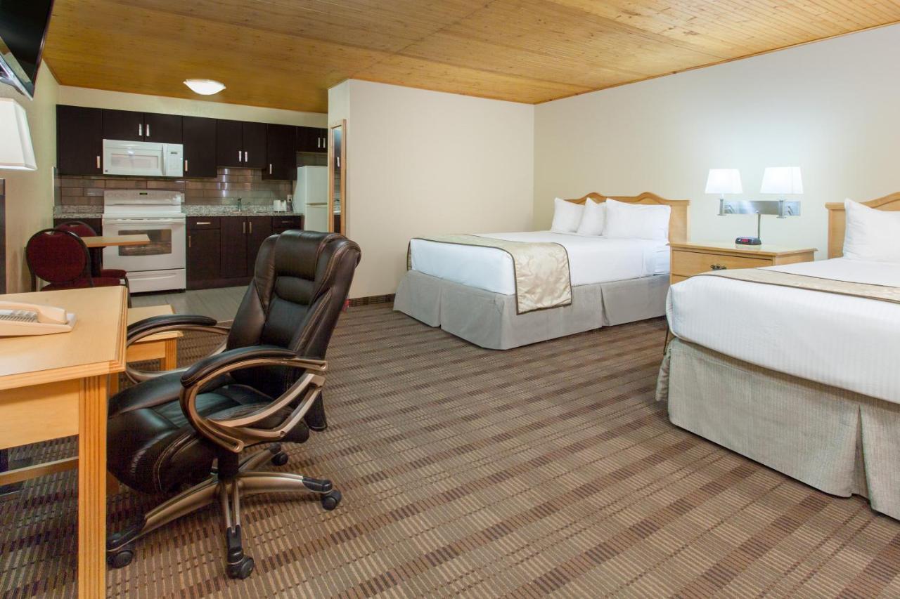 Econo Lodge Inn & Suites Medicine Hat Bagian luar foto