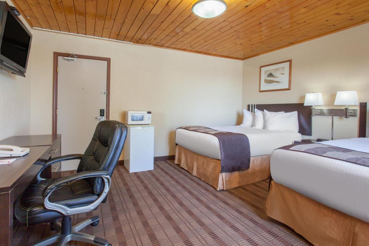 Econo Lodge Inn & Suites Medicine Hat Bagian luar foto