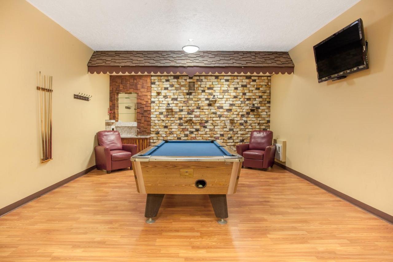 Econo Lodge Inn & Suites Medicine Hat Bagian luar foto