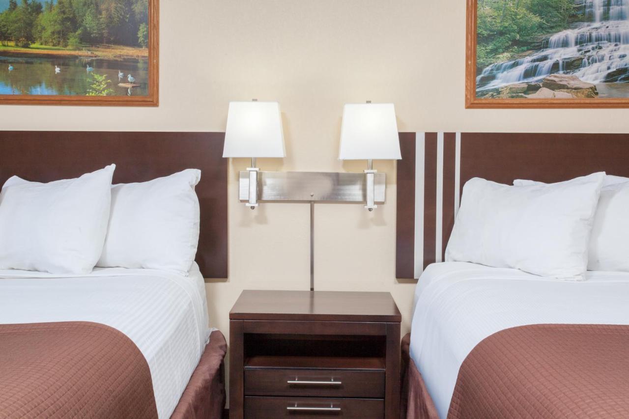 Econo Lodge Inn & Suites Medicine Hat Bagian luar foto