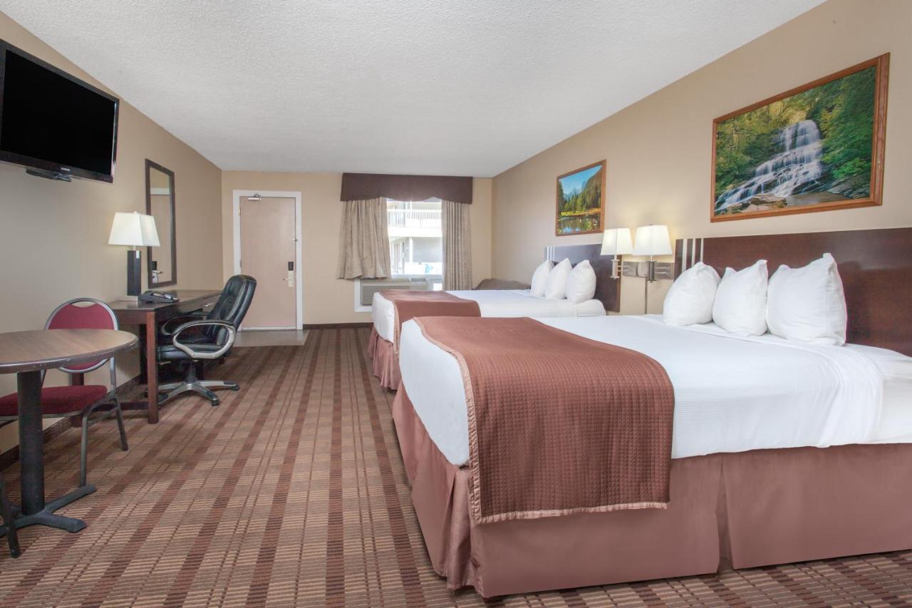 Econo Lodge Inn & Suites Medicine Hat Bagian luar foto