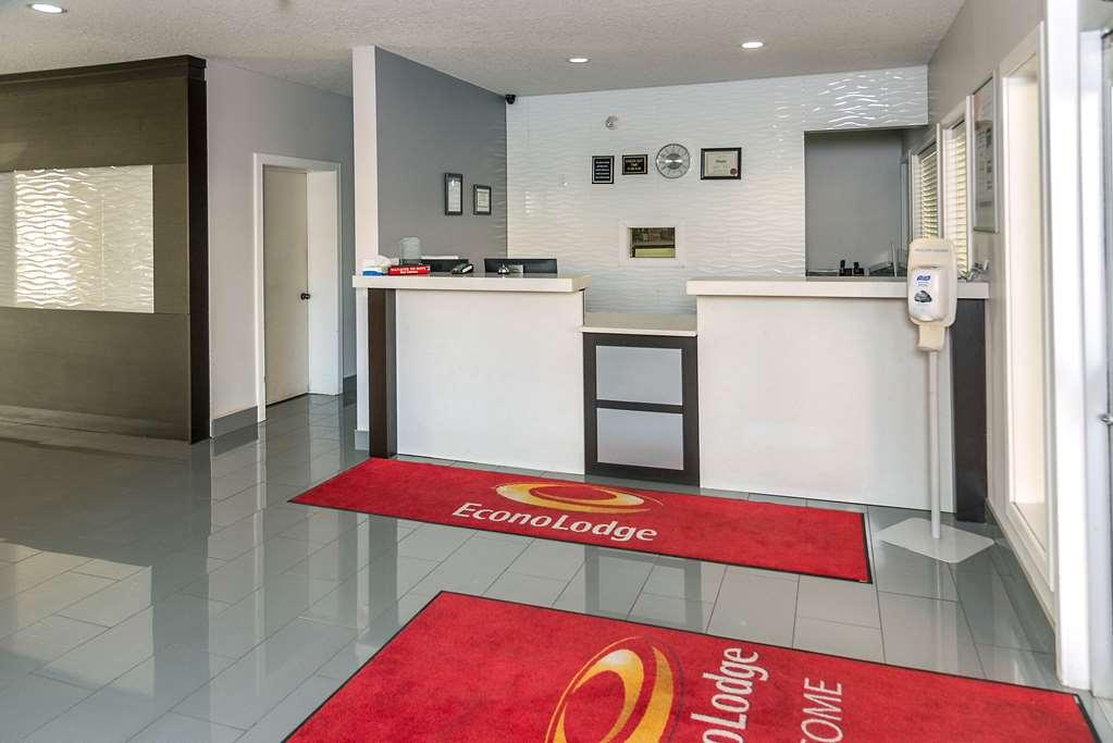 Econo Lodge Inn & Suites Medicine Hat Interior foto