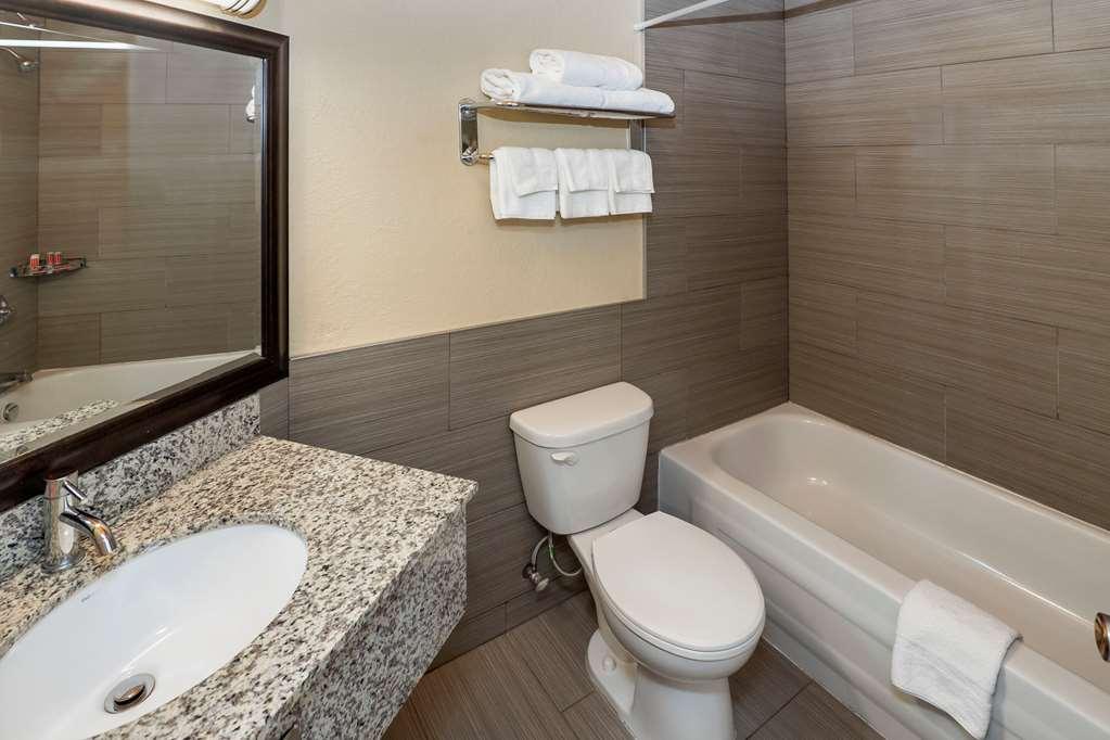 Econo Lodge Inn & Suites Medicine Hat Bagian luar foto