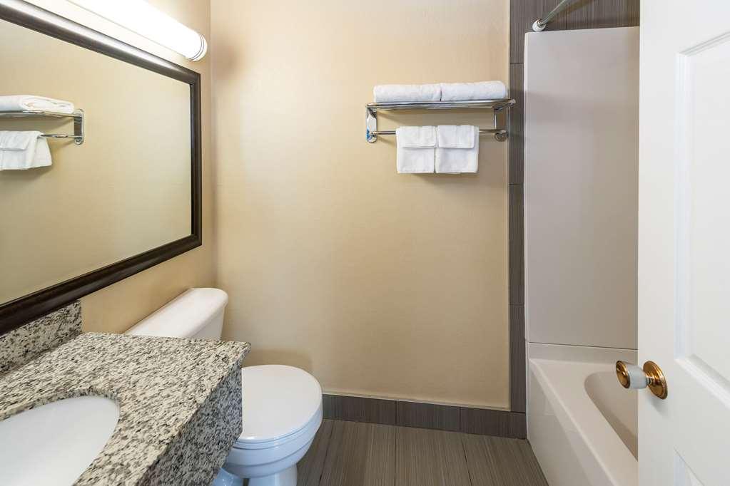 Econo Lodge Inn & Suites Medicine Hat Bagian luar foto