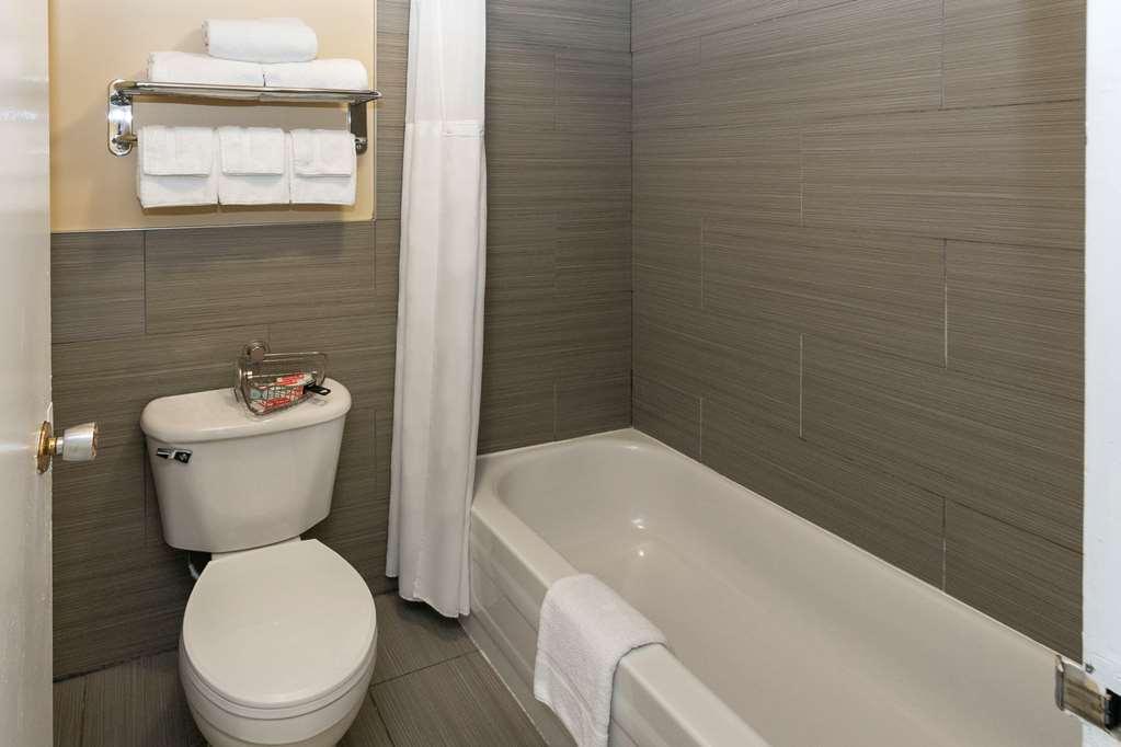 Econo Lodge Inn & Suites Medicine Hat Bagian luar foto