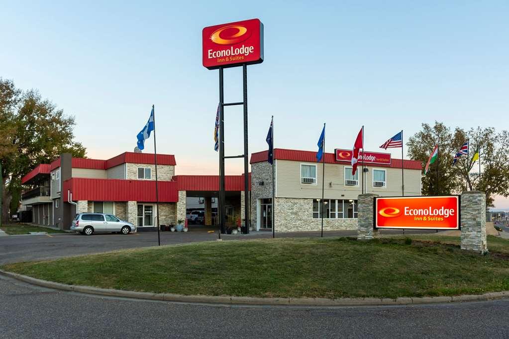 Econo Lodge Inn & Suites Medicine Hat Bagian luar foto