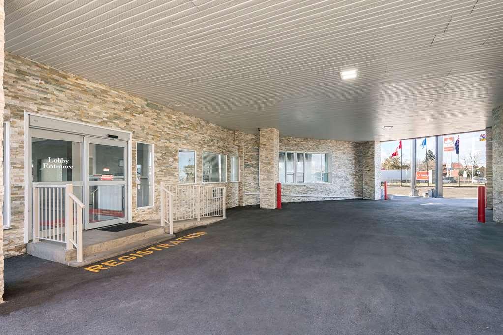Econo Lodge Inn & Suites Medicine Hat Bagian luar foto